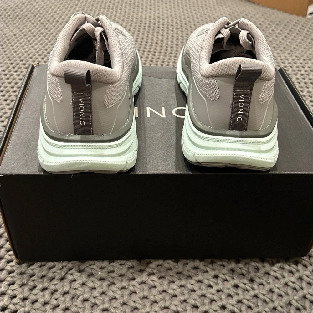 Womens Vionic Walk Max in Light Grey 7 Wide
